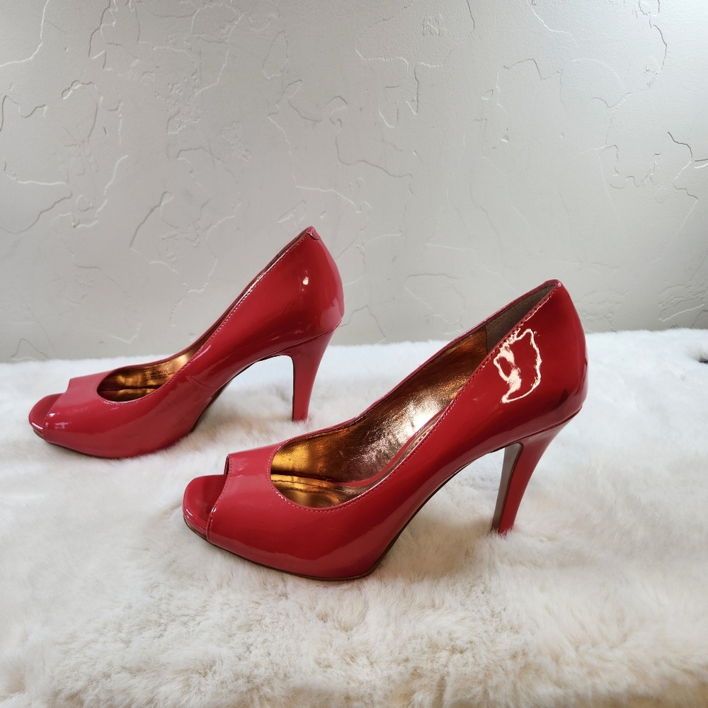 BCBG Coral Peep Toe Heels Pumps Size 6.5 M 4" Heel Faux Patent Leather - Picture 4 of 16